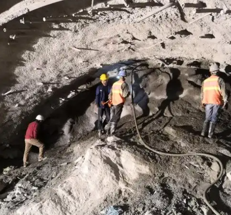 繁昌隧道拱顶带模注浆料，微膨胀注浆料的特点及施工工艺